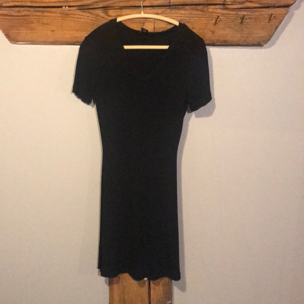 Black v neck dress